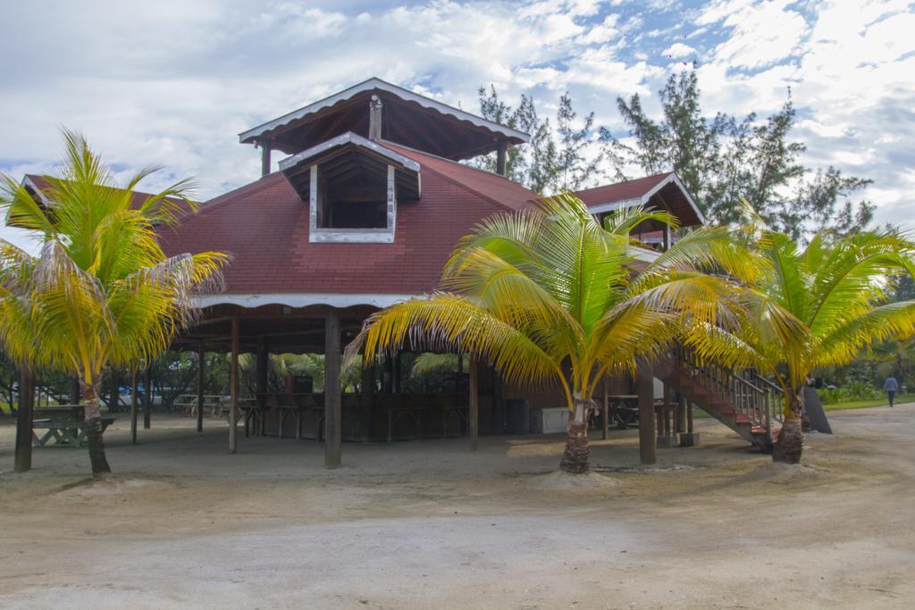 Sea Eye Hotel - Tropical Building Utila Exteriér fotografie